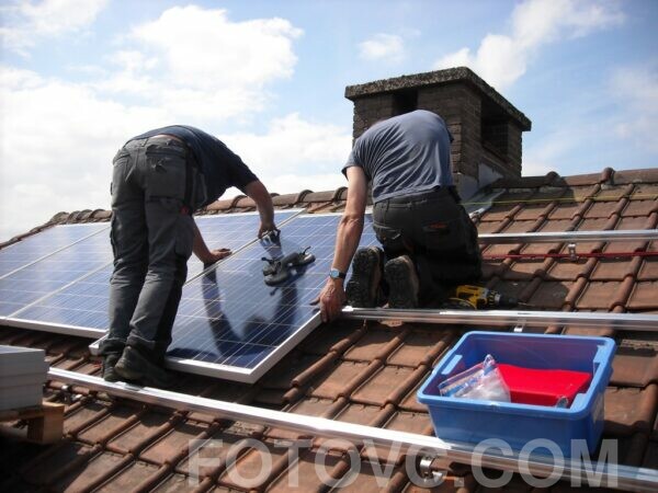 Sistema de energía solar casero fuera de la red personalizado 220v 5Kw Generador solar casero - Image 3